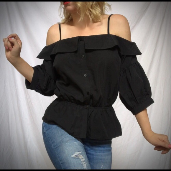 ❤️Black cold shoulder button top - Picture 1 of 3